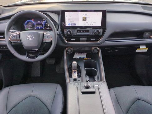 Certified 2025 Toyota Grand Highlander AWD Hybrid image 17