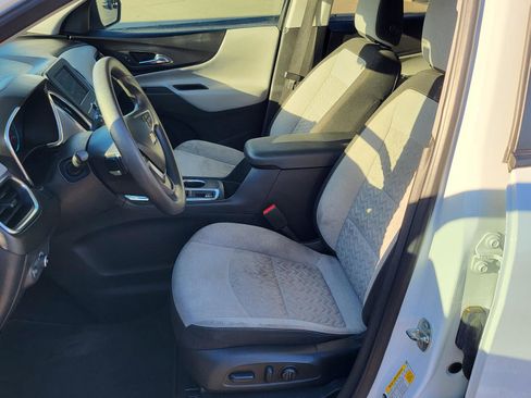 Used 2022 Chevrolet Equinox LS w/ LS Convenience Package image 17