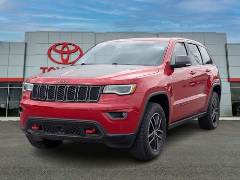 Used 2018 Jeep Grand Cherokee Trailhawk w/ Trailhawk Luxury Group image 2
