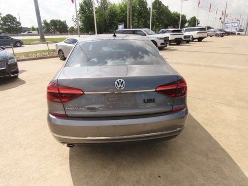 Used 2017 Volkswagen Passat 1.8T SEL Premium FWD image 11