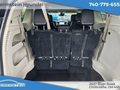 Used 2023 Chrysler Pacifica Touring-L image 30