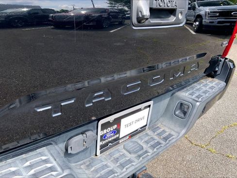 Used 2017 Toyota Tacoma TRD Sport w/ Tow Package RWD image 30