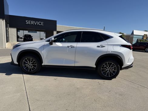 Used 2022 Lexus NX 250 FWD image 7