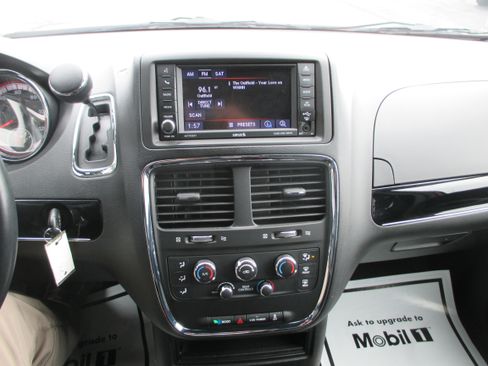 Used 2018 Dodge Grand Caravan SE image 15