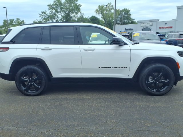 Certified 2023 Jeep Grand Cherokee Altitude AWD/4WD image 4