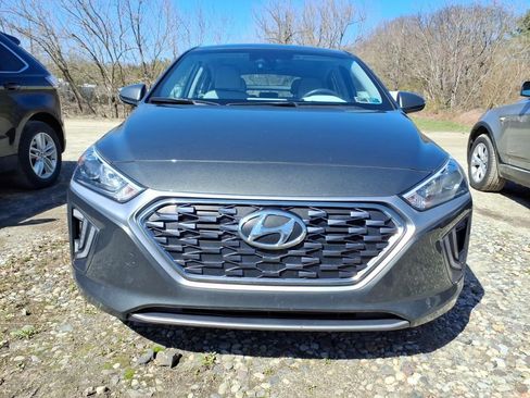 Used 2020 Hyundai Ioniq SE image 2