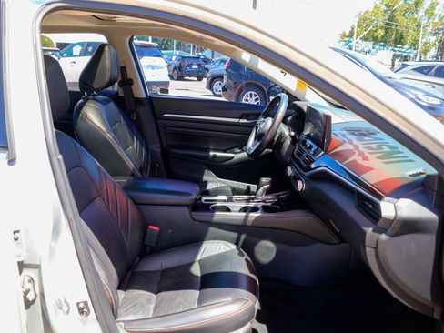 Used 2023 Nissan Altima 2.5 SR w/ SR Premium Package FWD image 8
