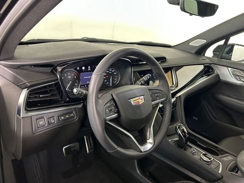Certified 2024 Cadillac XT6 Sport w/ Technology Package AWD/4WD image 12