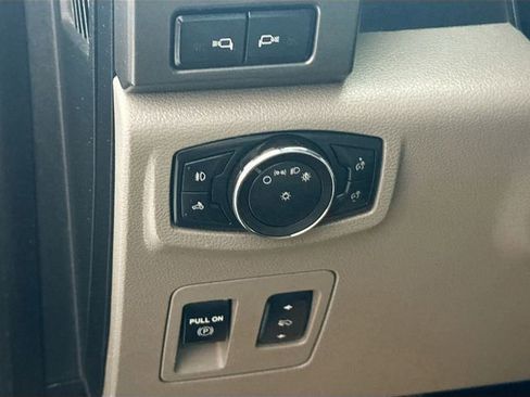 Used 2018 Ford F150 XLT w/ Equipment Group 302A Luxury AWD/4WD image 10