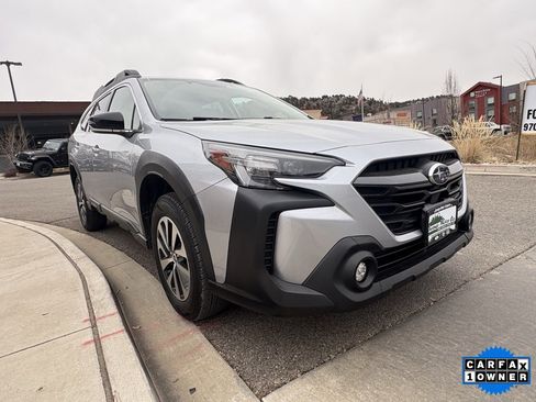 Used 2024 Subaru Outback Premium image 11