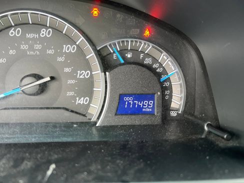 Used 2014 Toyota Camry SE FWD image 8