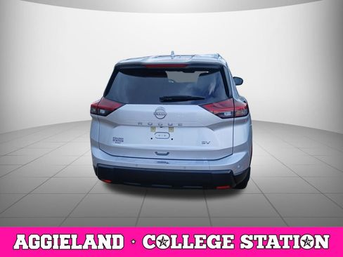 Used 2024 Nissan Rogue SV w/ SV Premium Package FWD image 3