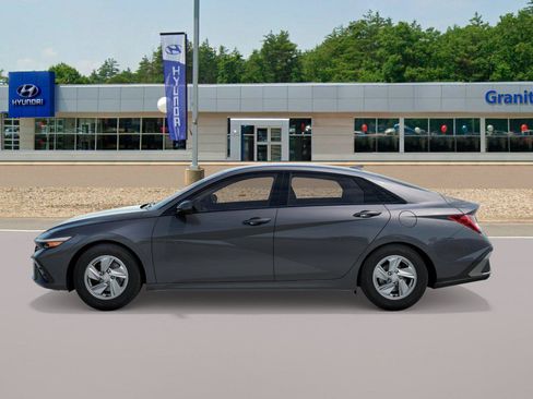 New 2026 Hyundai Elantra SE FWD image 3