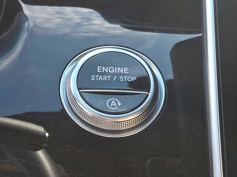 Used 2024 Mercedes-Benz C 300 4MATIC Sedan image 19