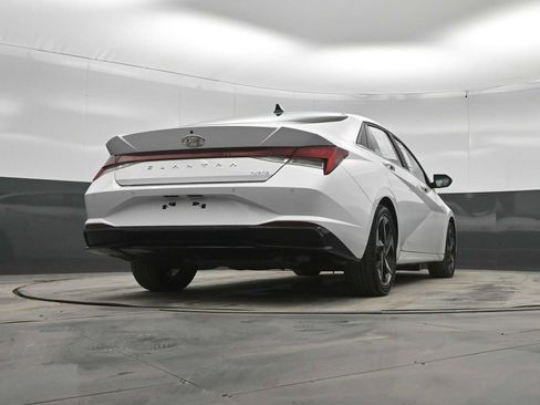 Used 2023 Hyundai Elantra Limited image 36