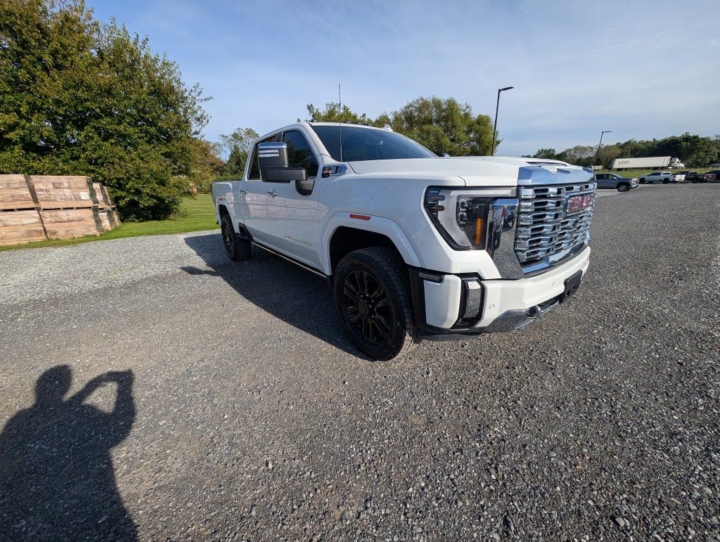 Used 2025 GMC Sierra 2500 Denali w/ Denali Reserve Package AWD/4WD image 12