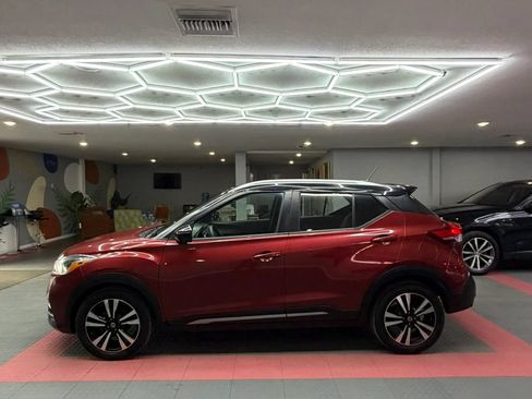 Used 2019 Nissan Kicks SR w/ Exterior Electronics Package FWD image 3