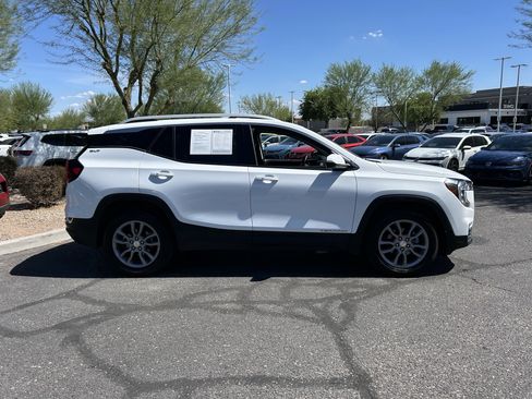 Used 2024 GMC Terrain SLT AWD/4WD image 5