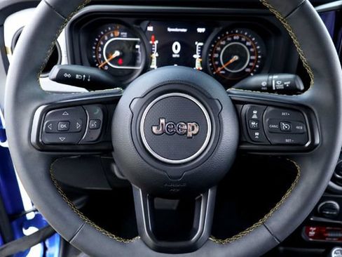 Used 2024 Jeep Gladiator Sport AWD/4WD image 11