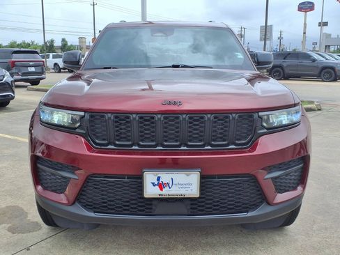 Used 2024 Jeep Grand Cherokee Altitude RWD image 2