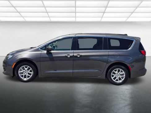 Used 2021 Chrysler Voyager Lxi FWD image 16
