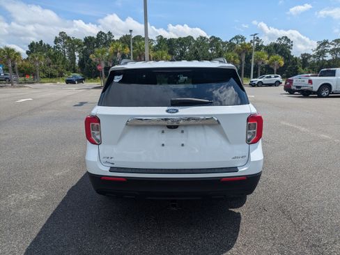 Used 2021 Ford Explorer XLT image 5