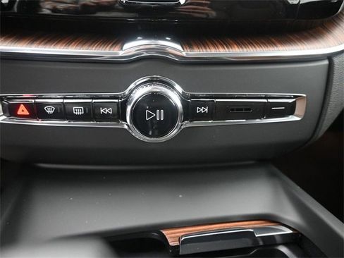 Used 2025 Volvo XC60 B5 Plus w/ Climate Package image 11