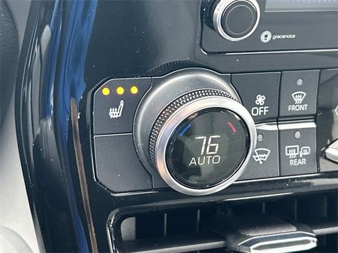 Used 2021 Toyota Highlander XLE image 27