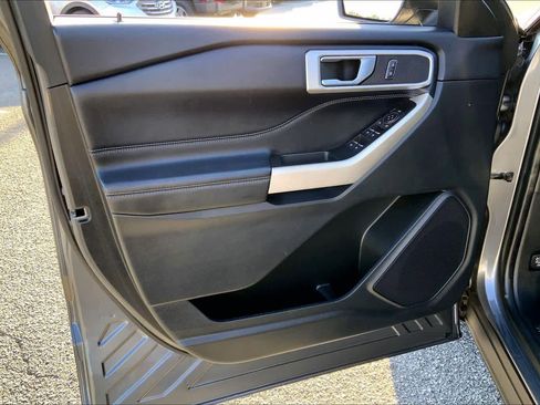 Used 2022 Ford Explorer XLT w/ Equipment Group 202A image 21