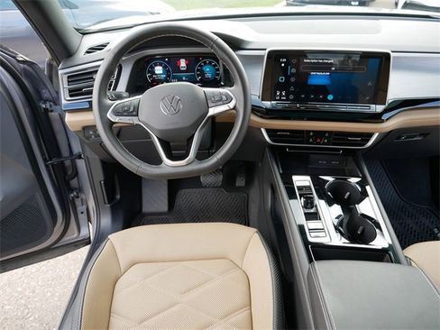 Certified 2024 Volkswagen Atlas Cross Sport SE w/ Panoramic Sunroof Package image 21