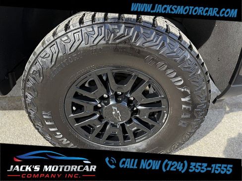 Used 2025 Chevrolet Silverado 2500 ZR2 w/ Technology Package image 34