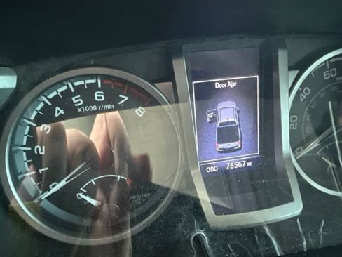 Used 2021 Toyota Tacoma SR5 AWD/4WD image 14