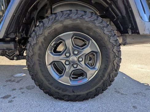 Used 2020 Jeep Gladiator Rubicon AWD/4WD image 15