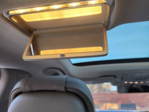 Used 2019 Mercedes-Benz S 560 4MATIC Sedan w/ Premium Package image 19