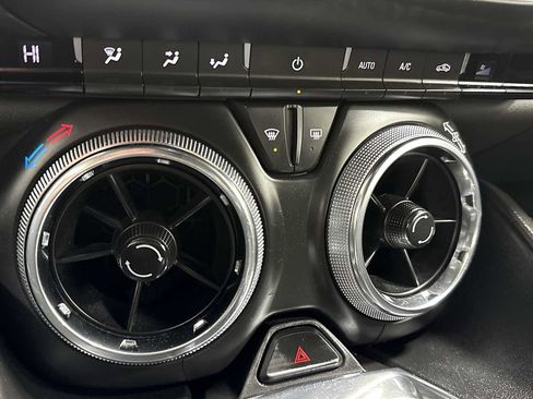 Used 2020 Chevrolet Camaro LT image 21