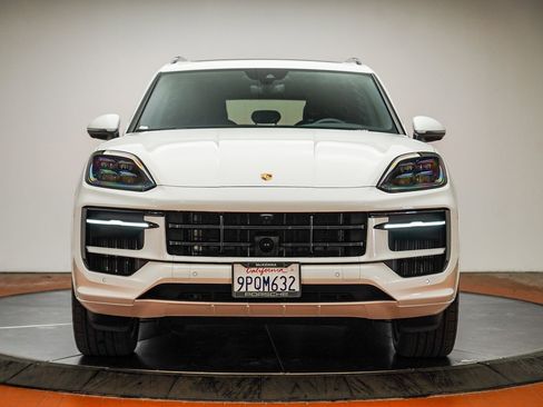 Used 2025 Porsche Cayenne image 7