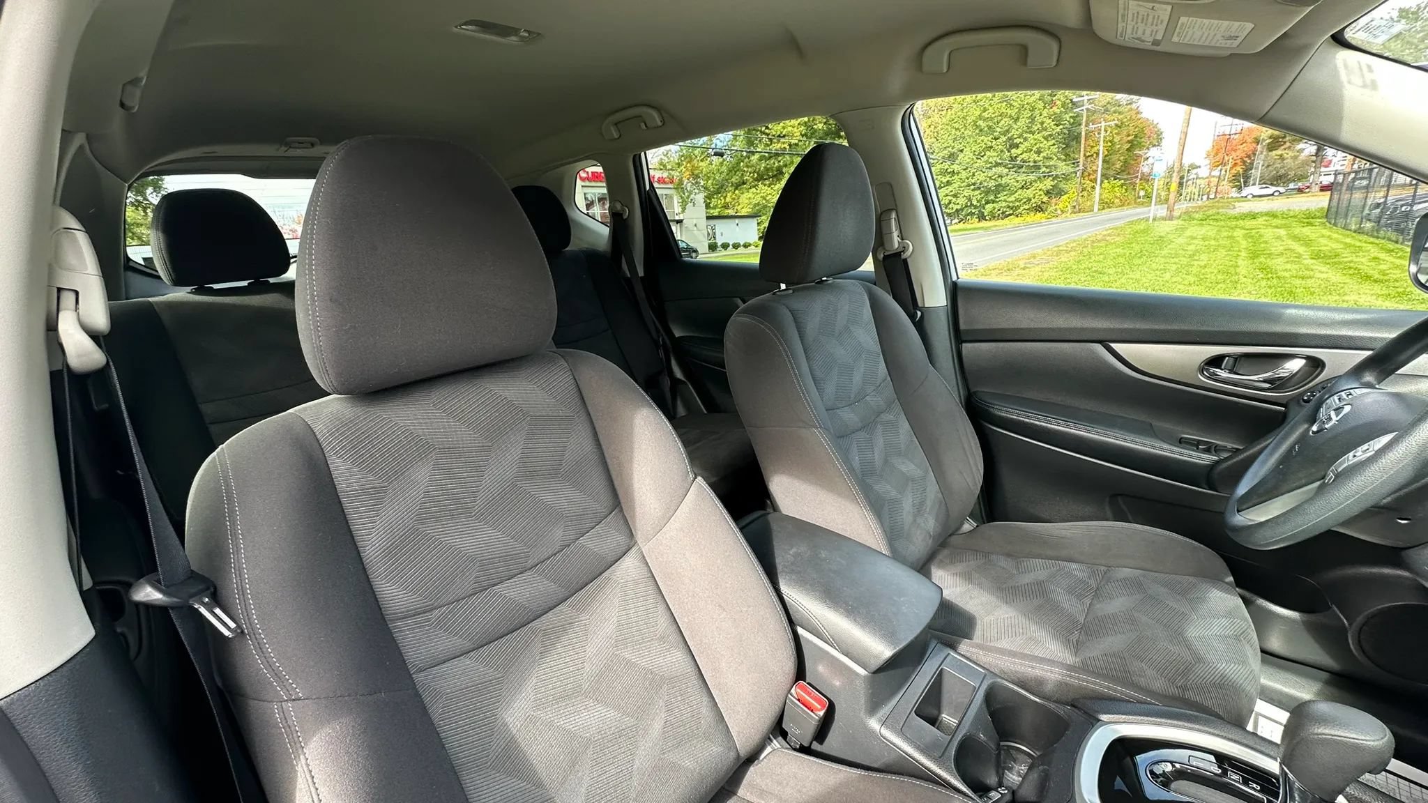 Used 2016 Nissan Rogue SV AWD/4WD image 36
