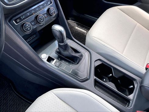 Used 2019 Volkswagen Tiguan SEL Premium R-Line FWD image 17