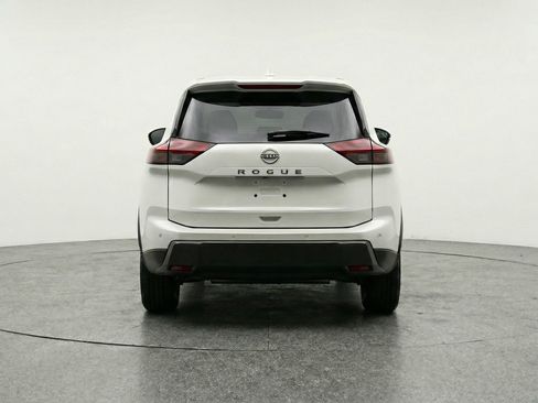 Used 2025 Nissan Rogue SV image 7