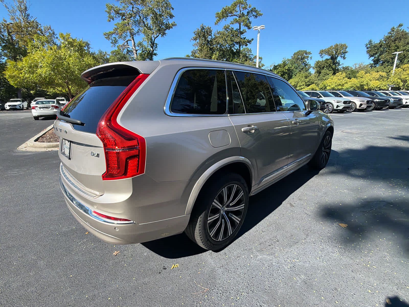 Used 2024 Volvo XC90 B6 Core w/ Protection Package Premier AWD/4WD image 15