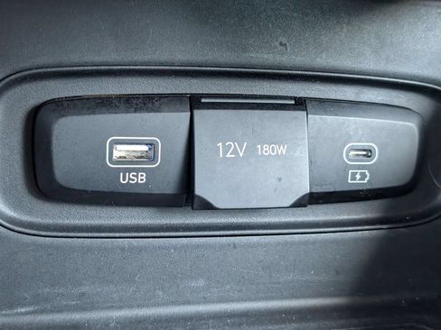 Used 2023 Hyundai Venue SE w/ Cargo Package FWD image 17