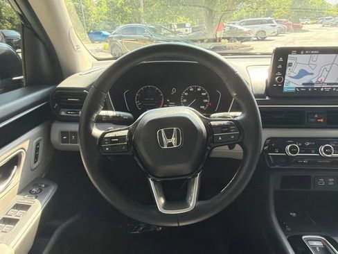 Used 2025 Honda Pilot Touring image 15