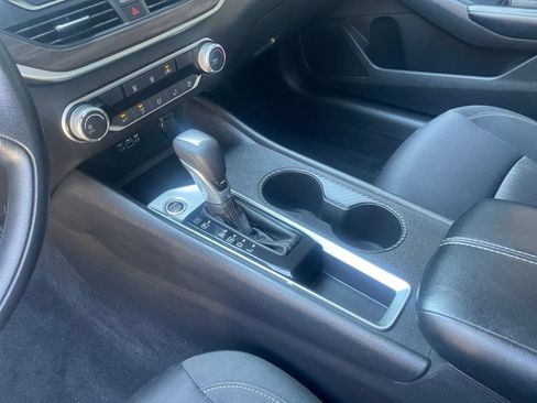 Used 2025 Nissan Altima 2.5 SV FWD image 41