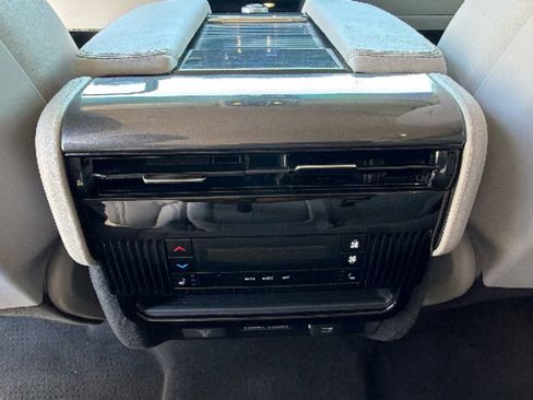 Used 2023 Jeep Wagoneer 4WD w/ Convenience Group I image 25