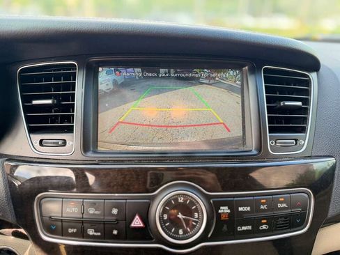 Used 2014 Kia Cadenza Premium w/ Technology Package FWD image 23
