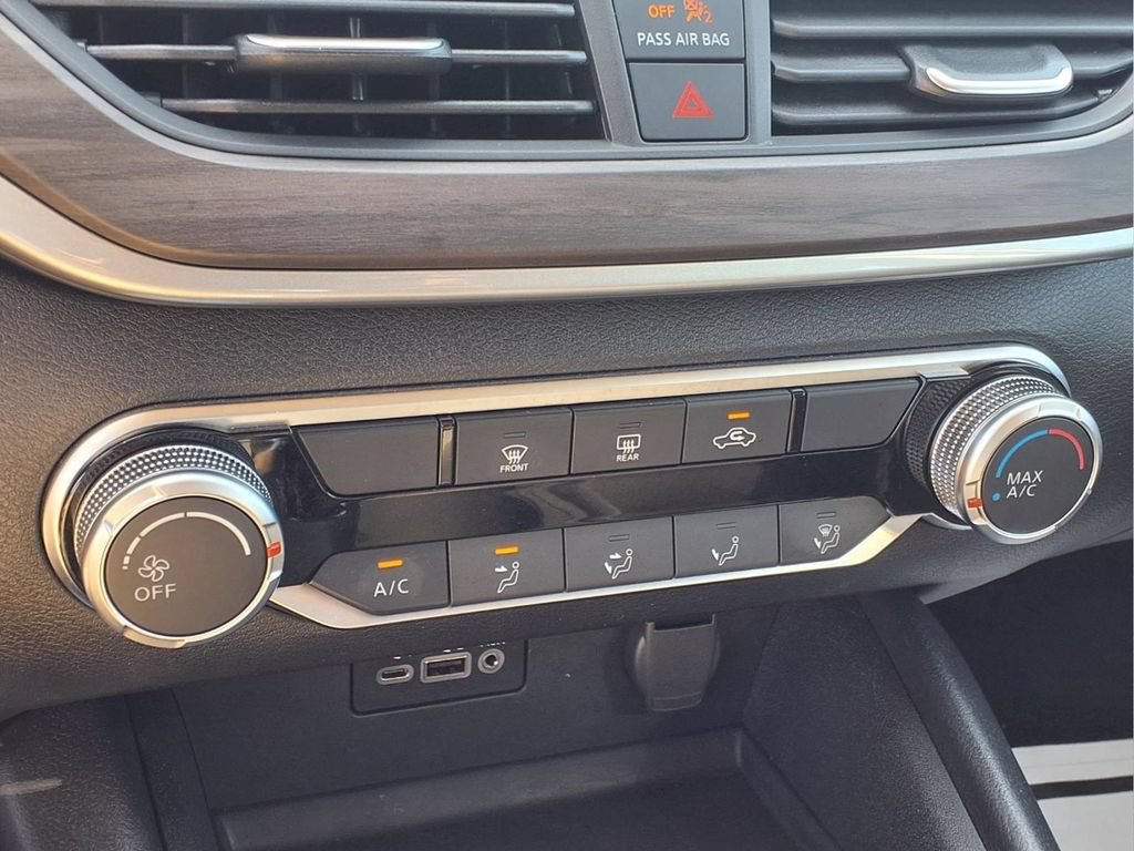 Used 2025 Nissan Altima 2.5 SV FWD image 12