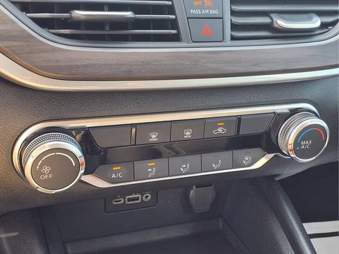 Used 2025 Nissan Altima 2.5 SV FWD image 12