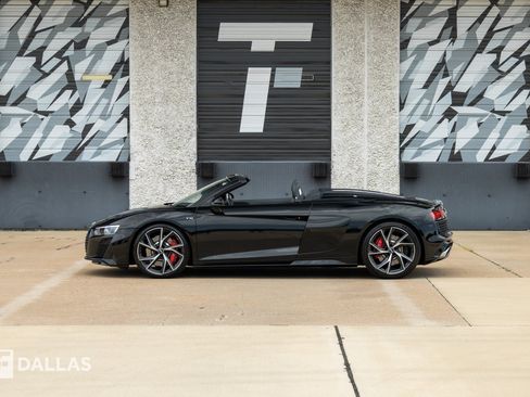 Used 2021 Audi R8 V10 w/ Premium Package RWD image 7