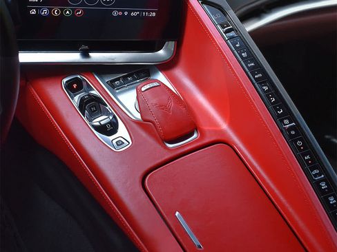 Used 2021 Chevrolet Corvette Stingray Premium Cpe w/ Z51 Performance Package RWD image 27