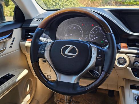 Used 2013 Lexus ES 350 w/ Premium Pkg FWD image 22